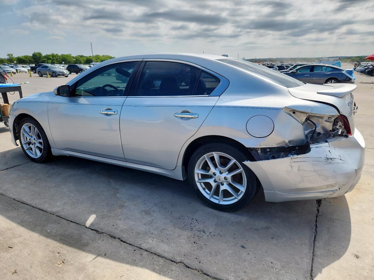 2010 Nissan Maxima S - Фото 2