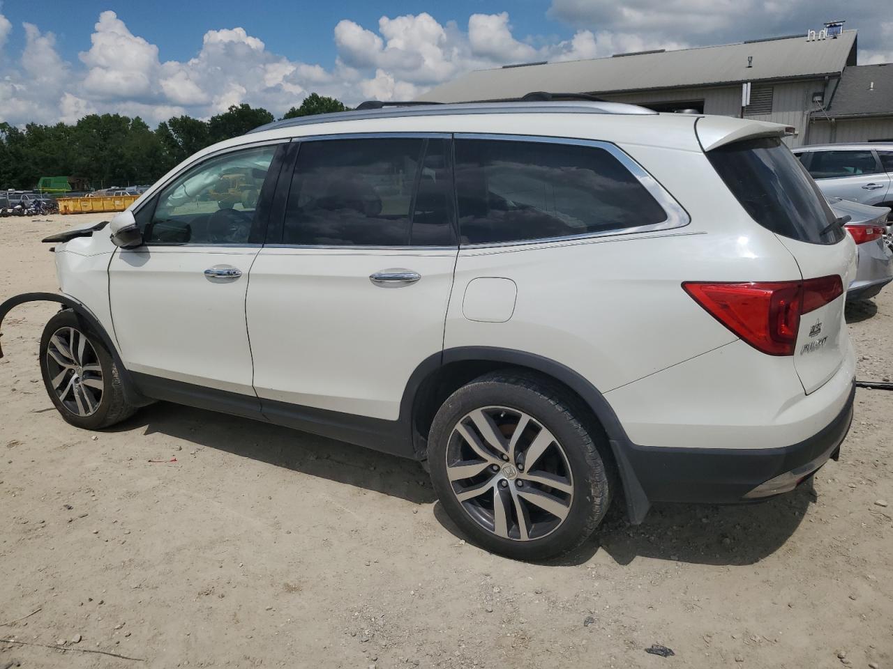 2017 Honda Pilot Elite - Image 2