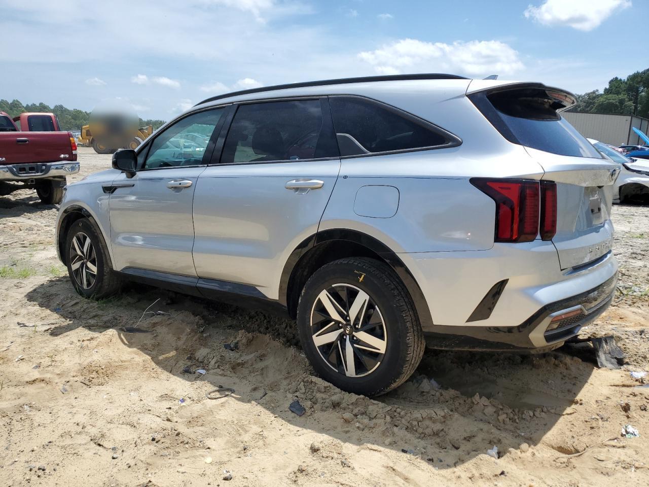 2021 Kia Sorento S - Image 2