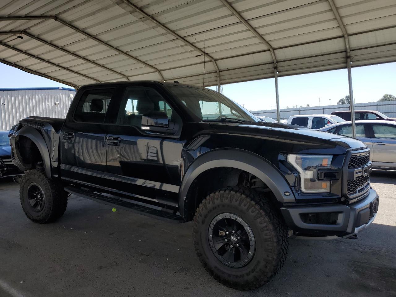 2017 Ford F150 Raptor - Фото 4
