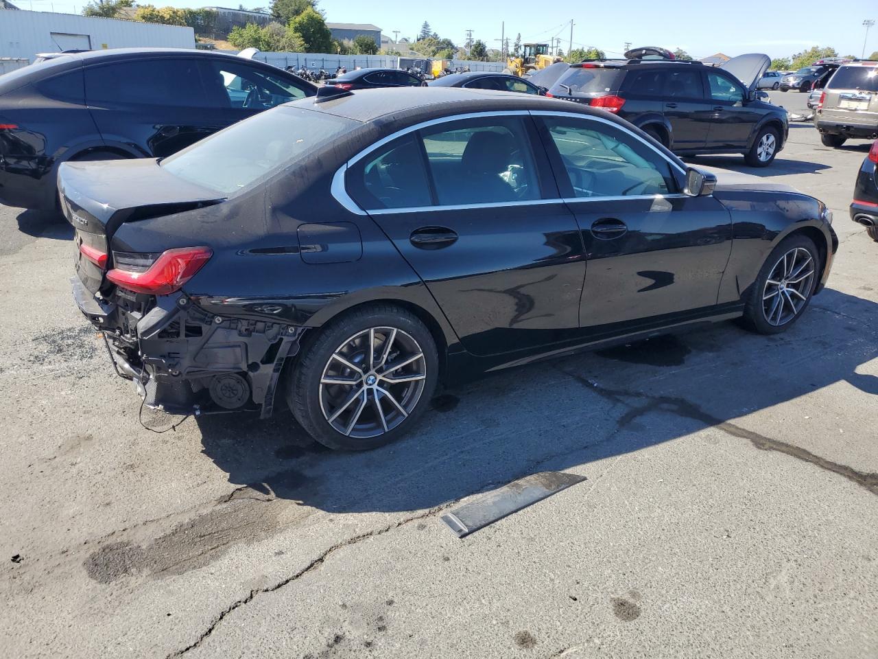 2020 BMW 330I - Фото 3