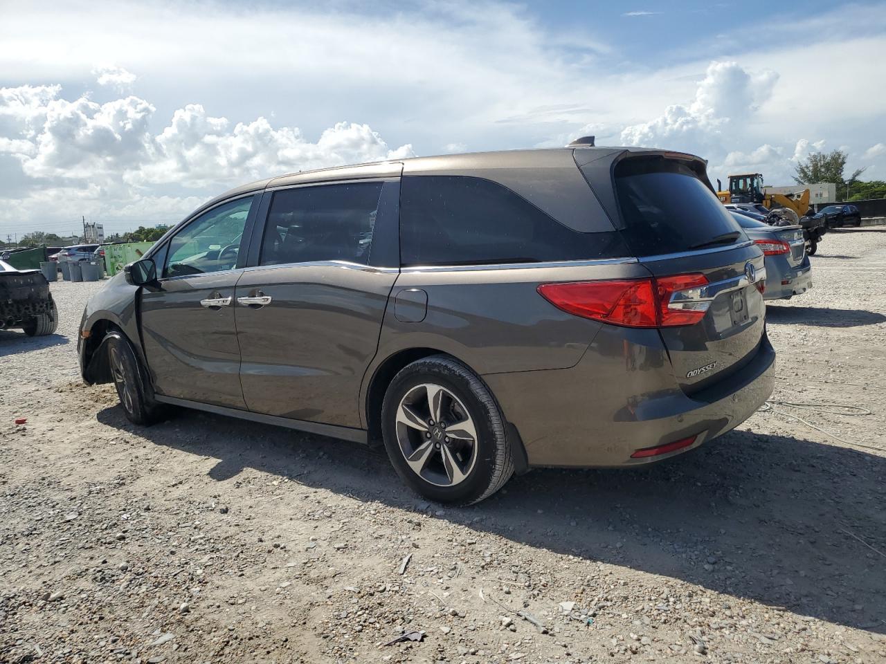 2019 Honda Odyssey Touring - Image 2