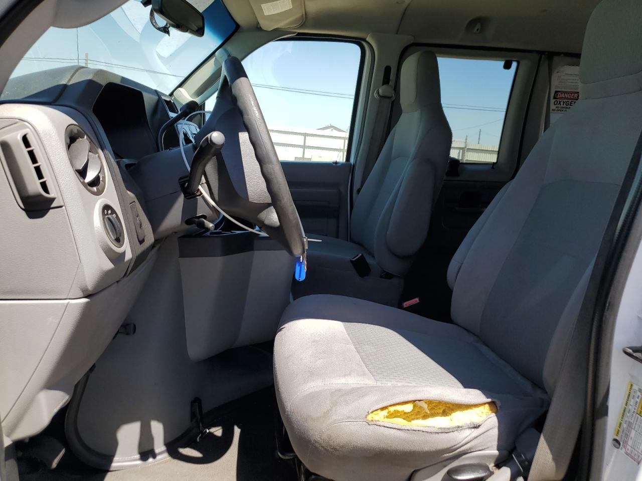 2013 Ford Econoline E350 Super Duty Wagon - Image 7