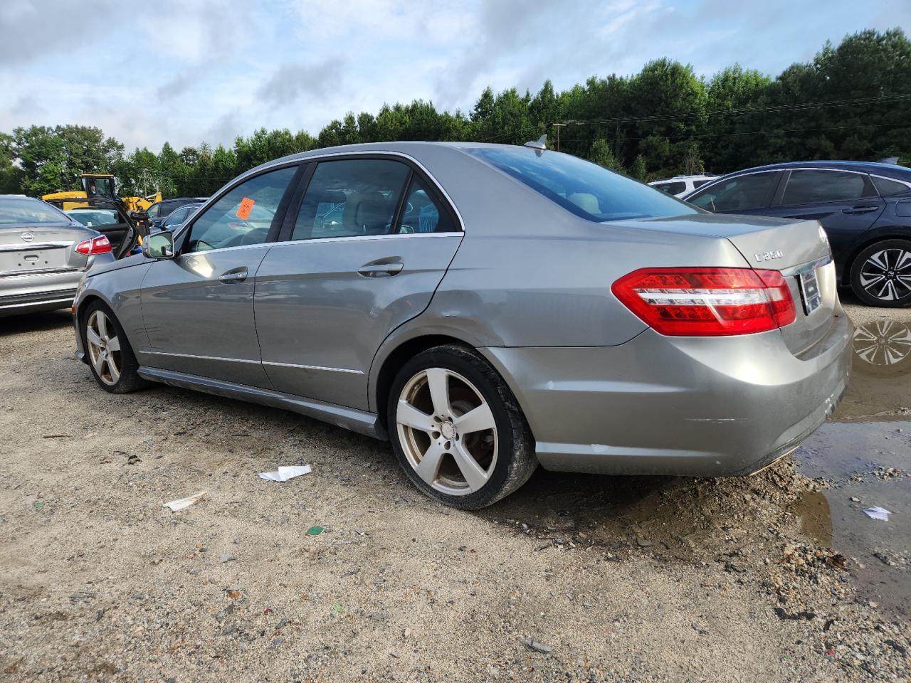 2010 Mercedes-Benz E 350 4Matic - Фото 2