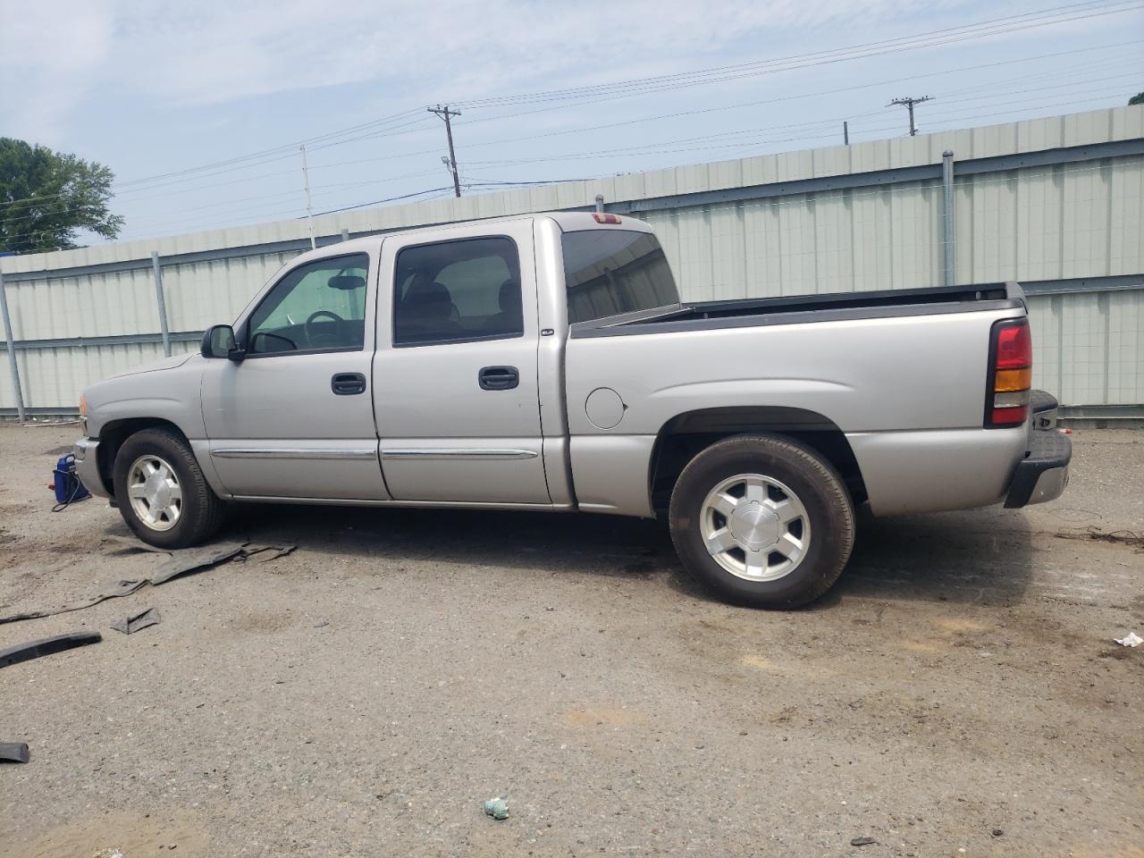 2005 GMC New Sierra C1500 - Фото 2