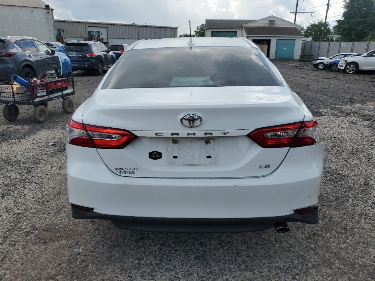 2020 Toyota Camry Le - Фото 6