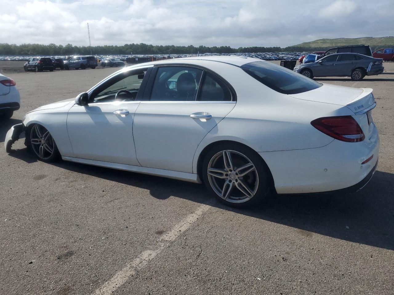 2017 Mercedes-Benz E 300 4Matic - Фото 2