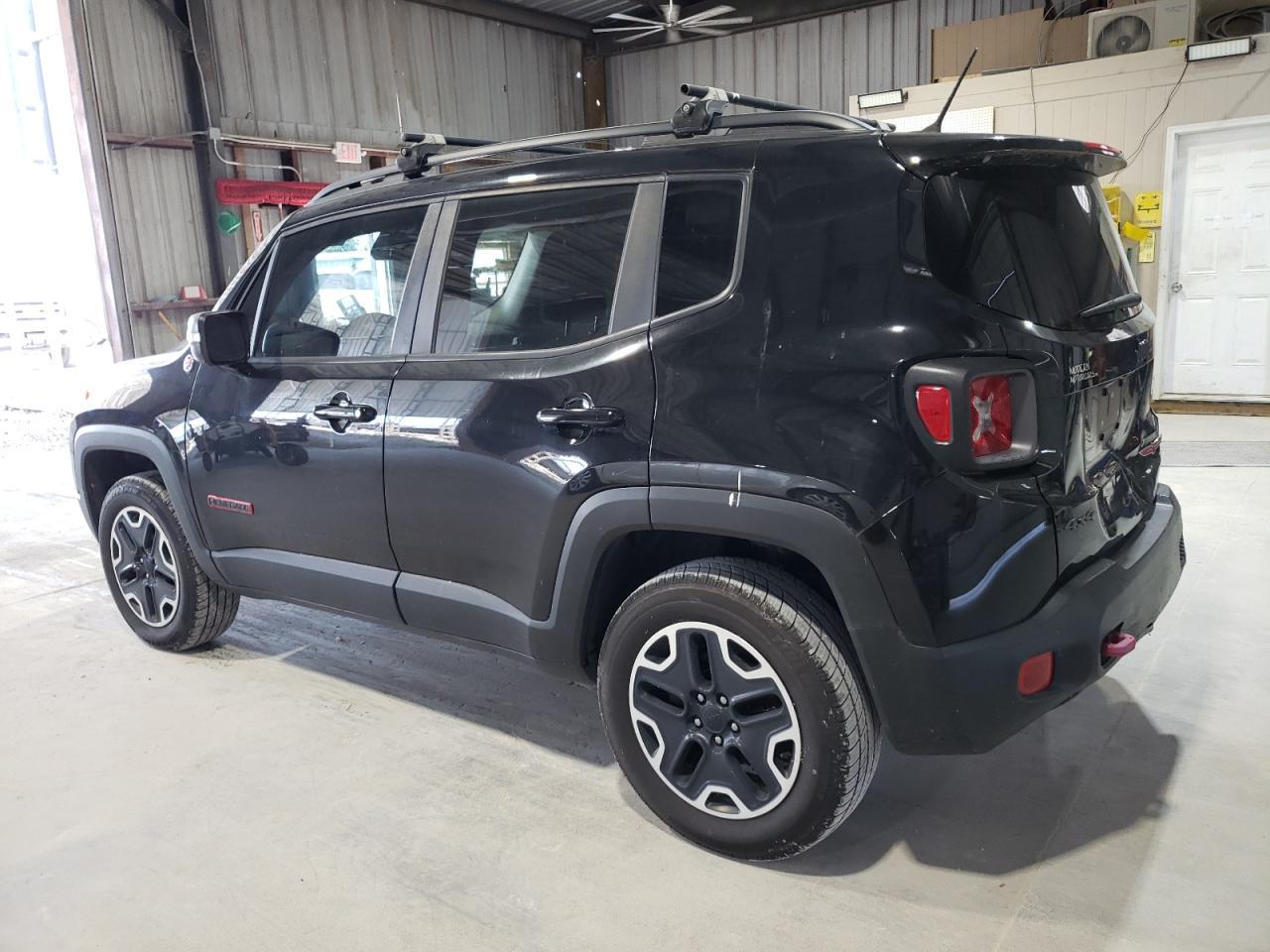 2017 Jeep Renegade Trailhawk - Image 2