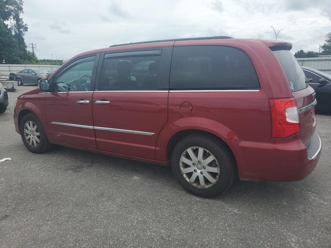 2014 Chrysler Town & Country Touring - Фото 2