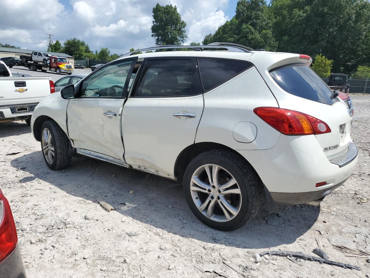 2010 Nissan Murano S - Image 2