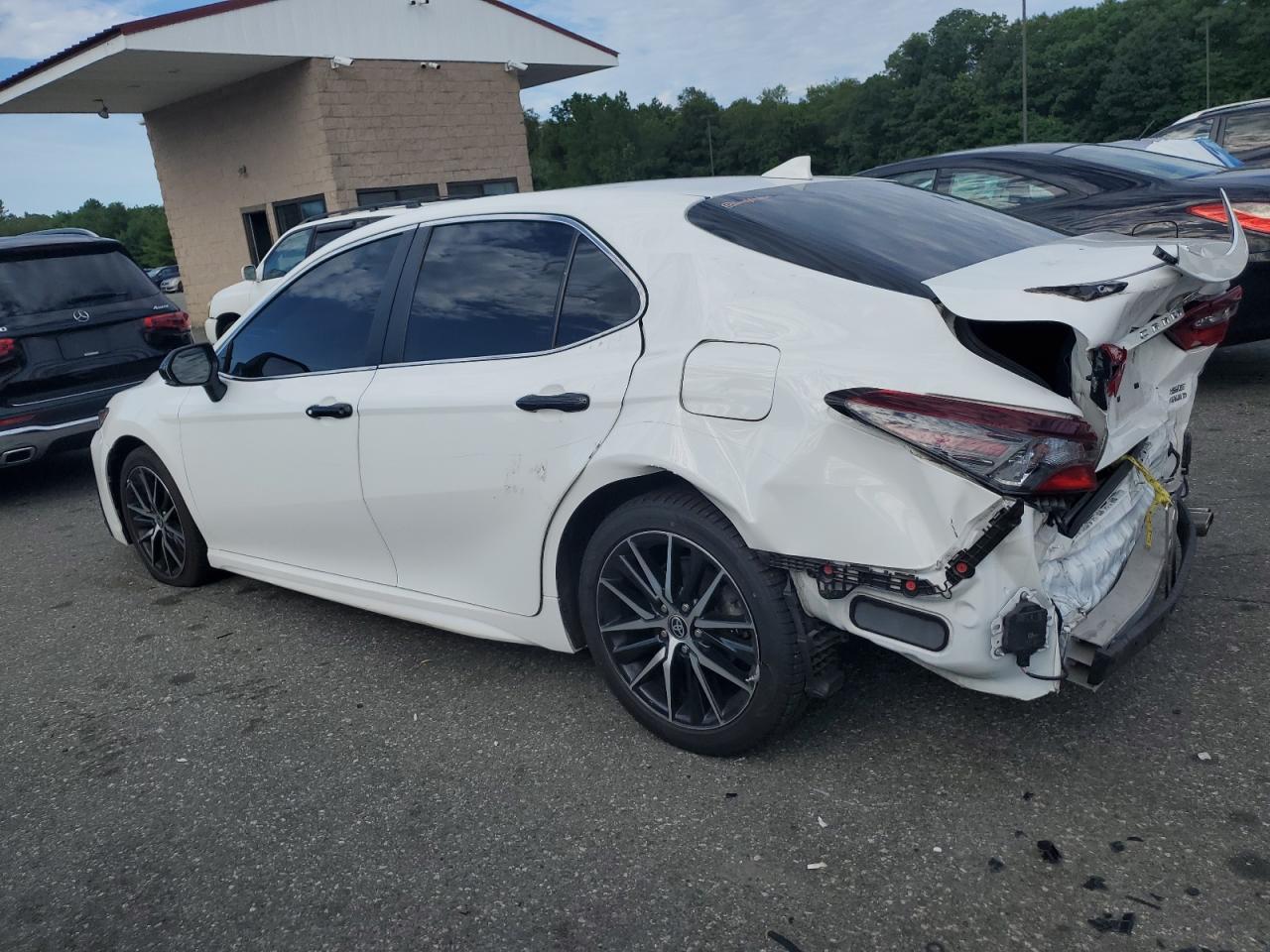 2022 Toyota Camry Se - Image 2
