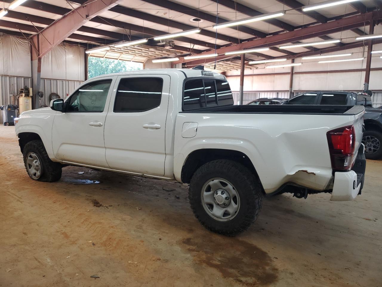 2022 Toyota Tacoma Double Cab 3.5L Sr - Фото 2