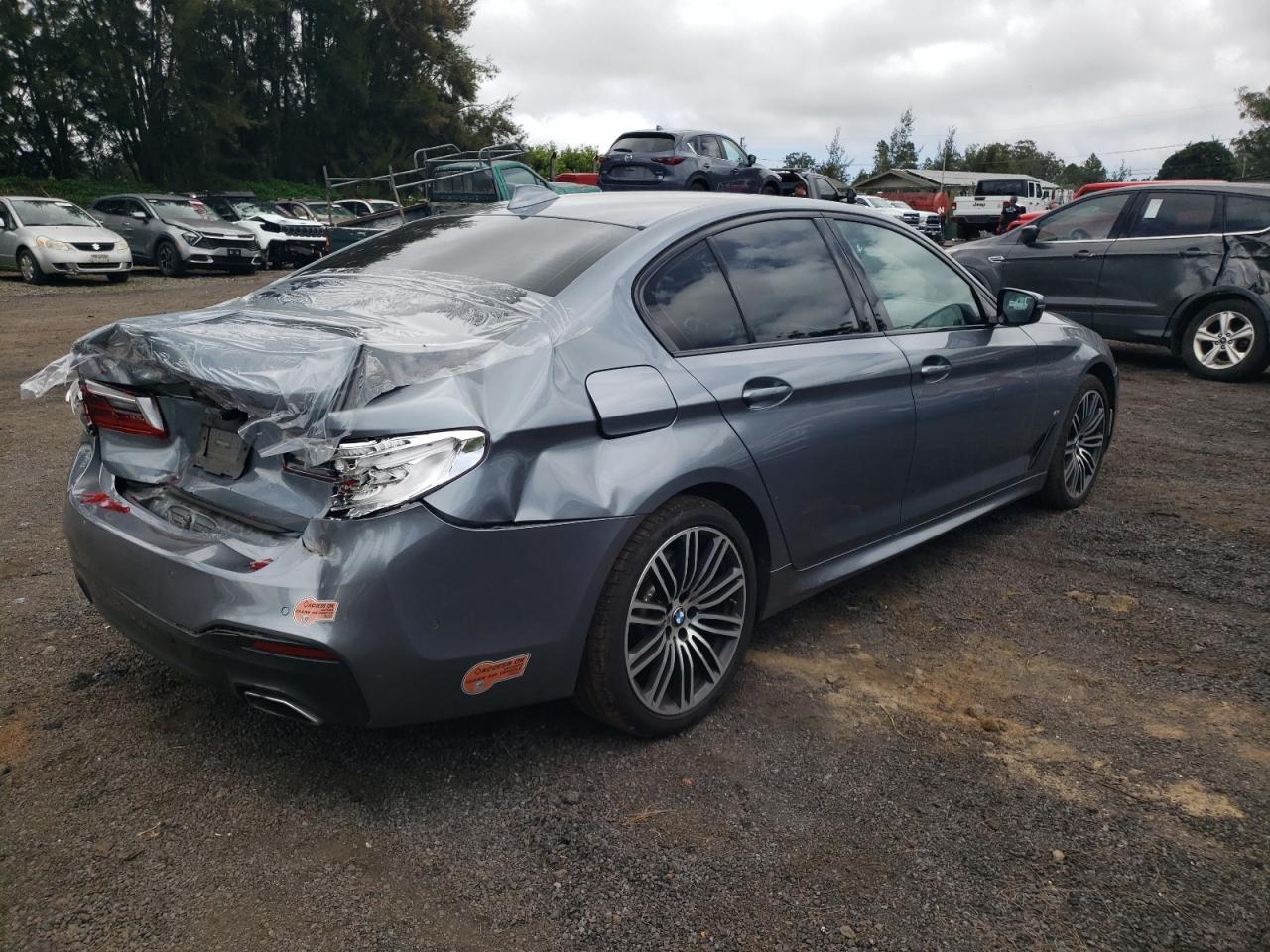 2020 BMW 530E - Фото 3