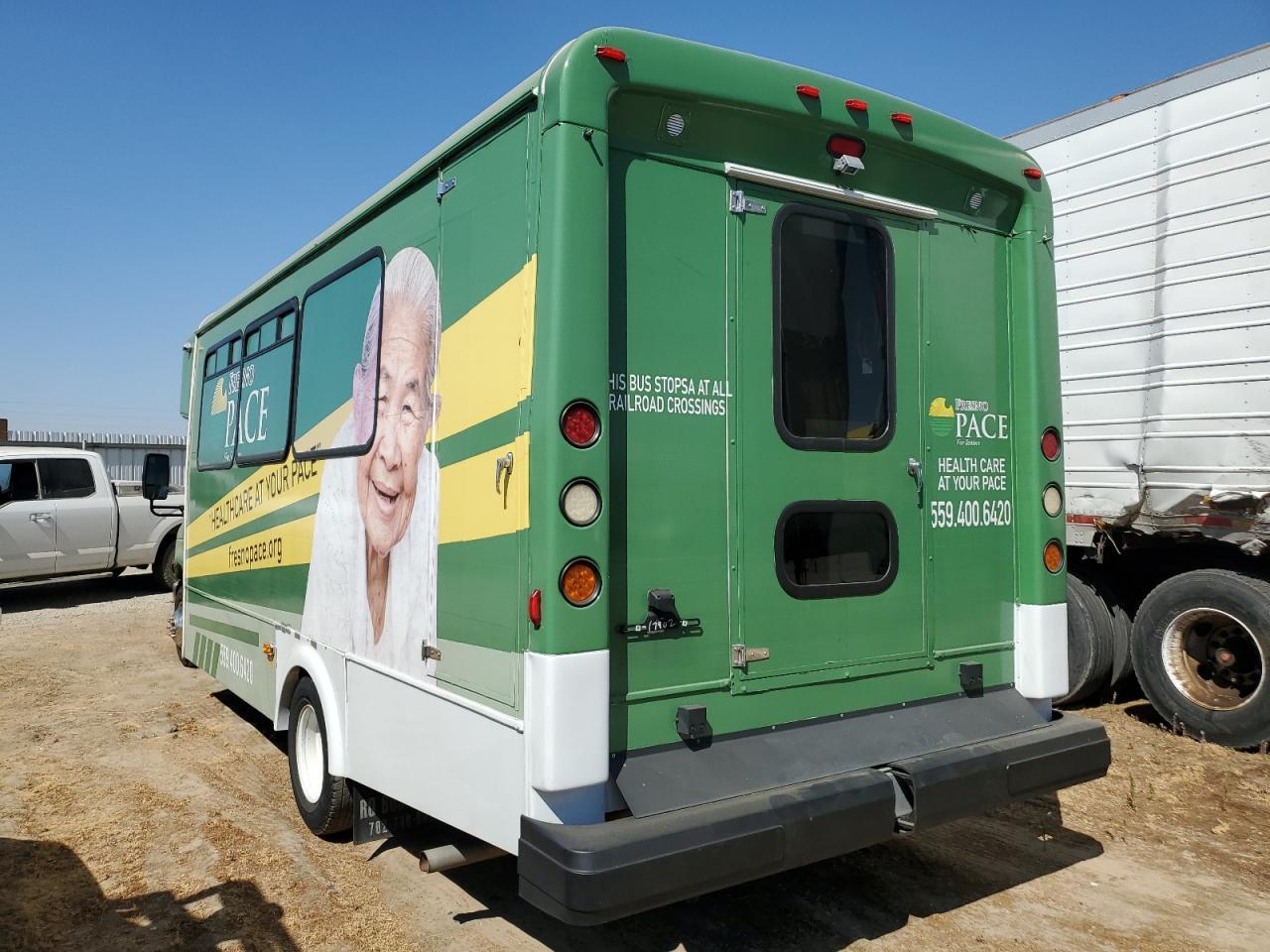 2015 Ford Econoline E450 Super Duty Cutaway Van - Image 2