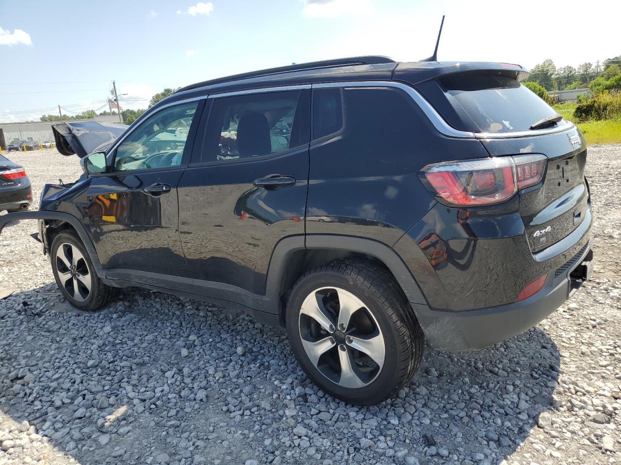 2018 Jeep Compass Latitude - Image 2