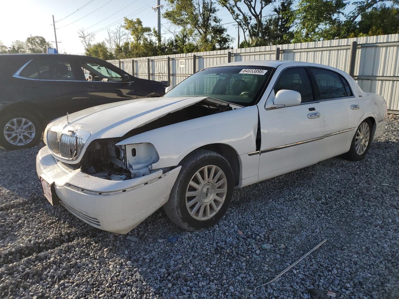 2003 Lincoln Town Car Executive