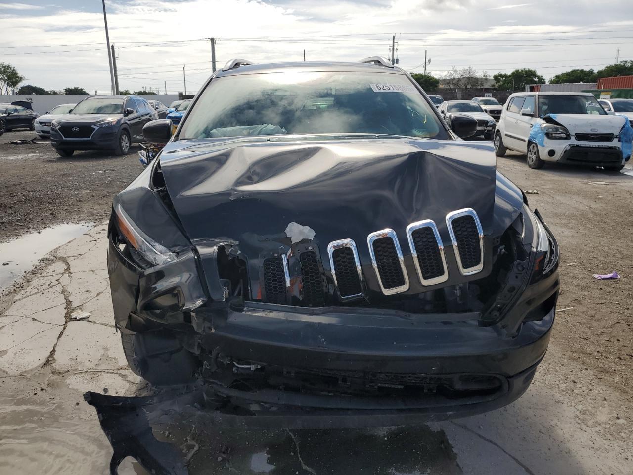 2016 Jeep Cherokee Latitude - Image 5