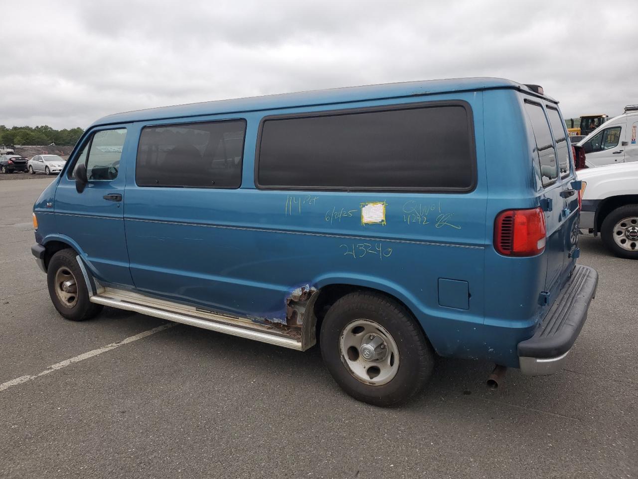 1998 Dodge Ram Wagon B2500 - Image 2