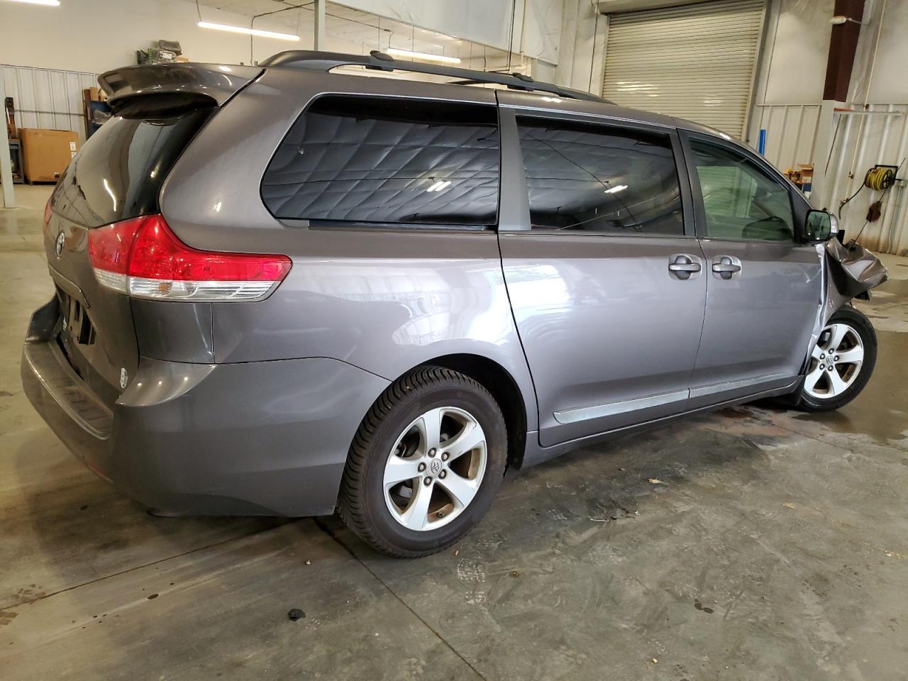 2012 Toyota Sienna Le - Фото 3