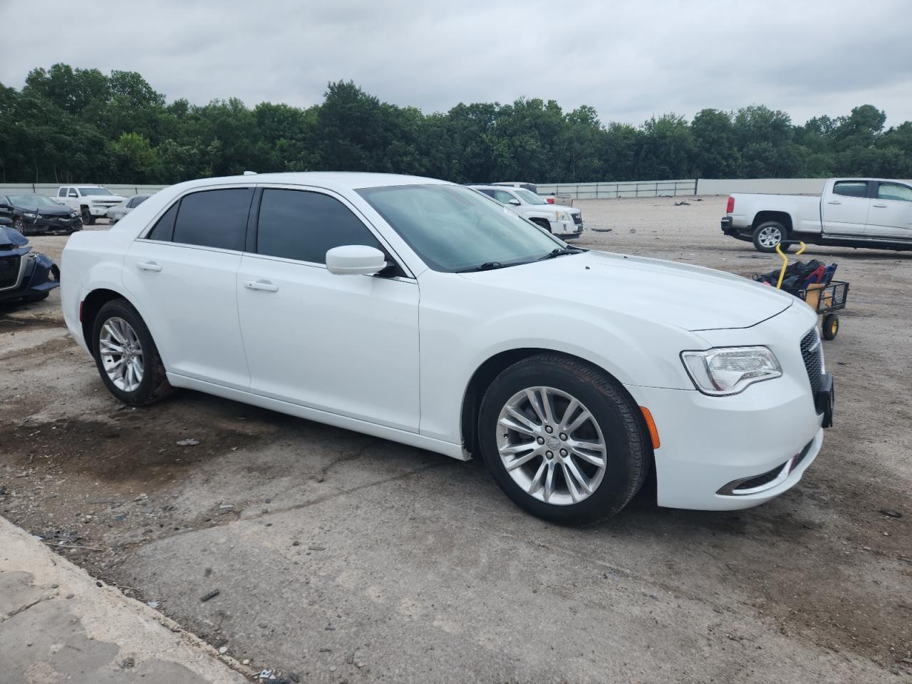 2017 Chrysler 300 Limited - Image 4