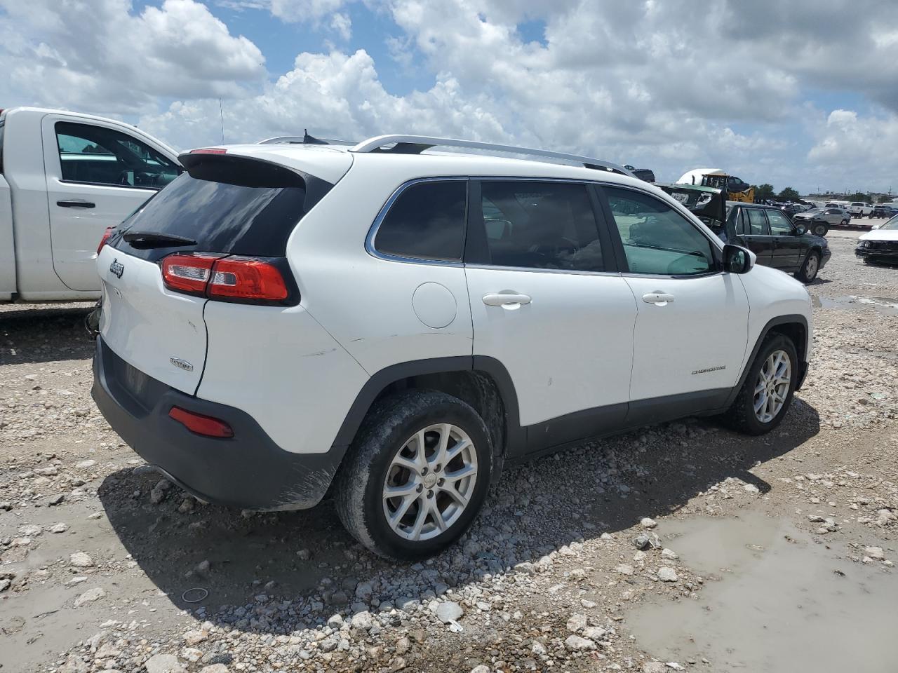 2017 Jeep Cherokee Latitude - Image 3