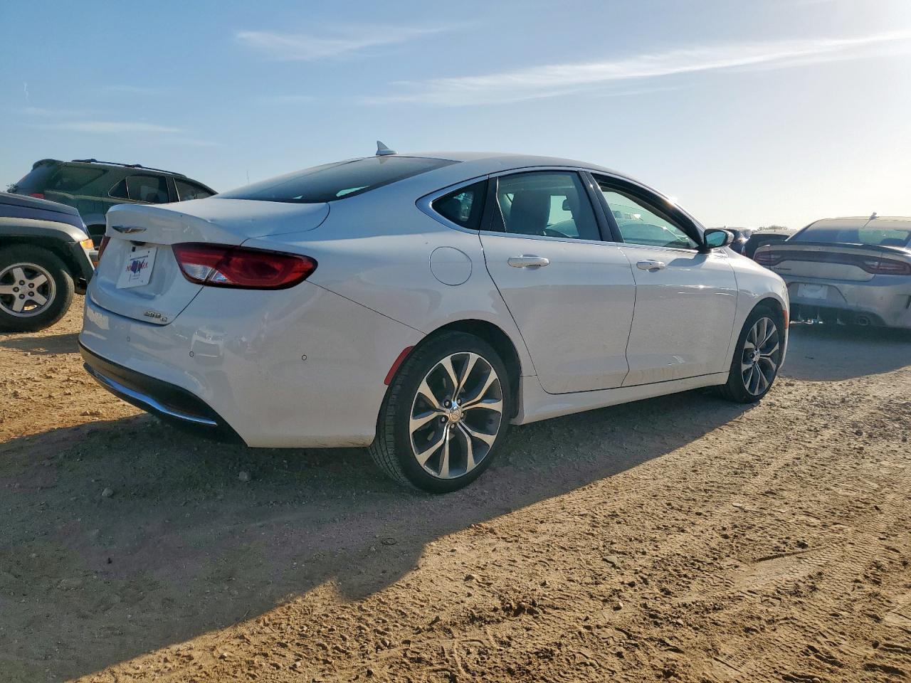 2015 Chrysler 200 C - Фото 3