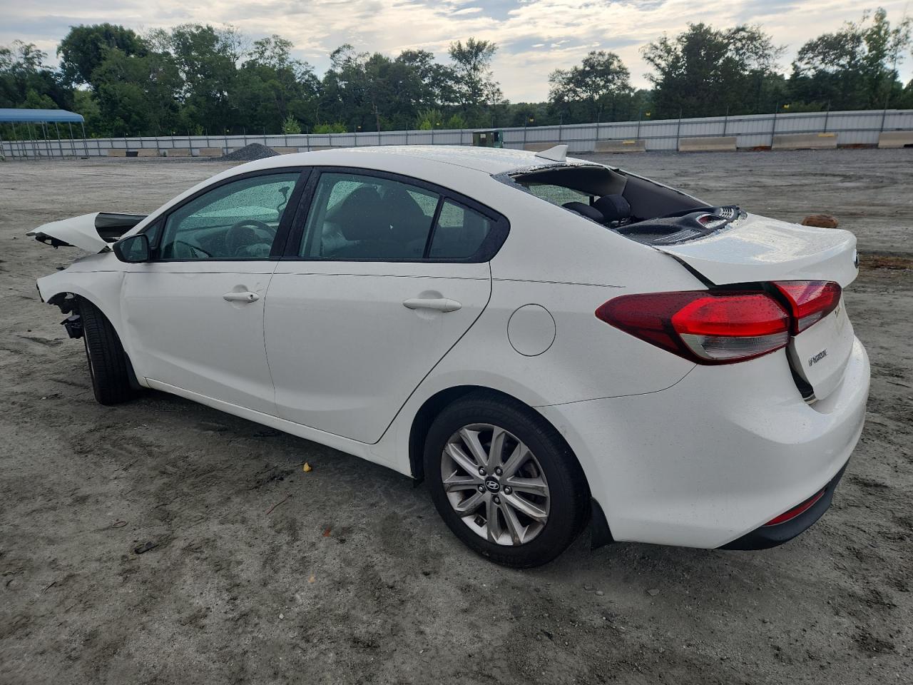 2017 Kia Forte Lx - Image 2
