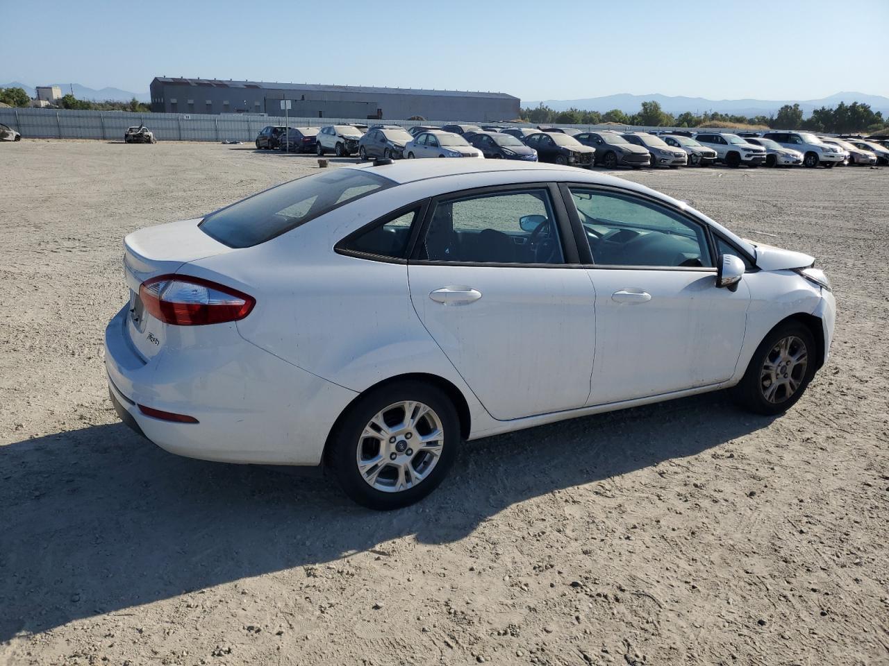 2015 Ford Fiesta Se - Image 3