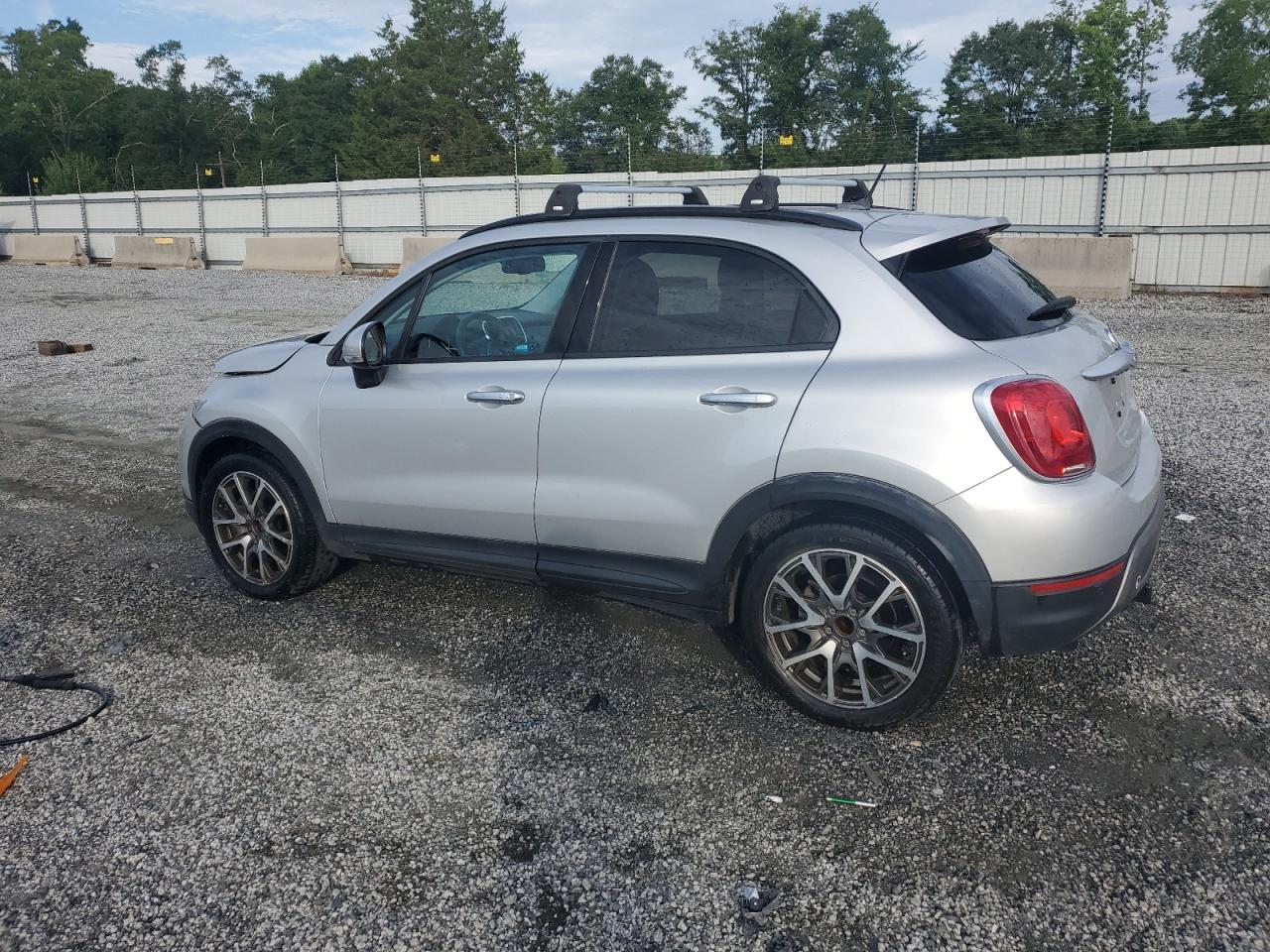2016 Fiat 500X Trekking Plus - Image 2