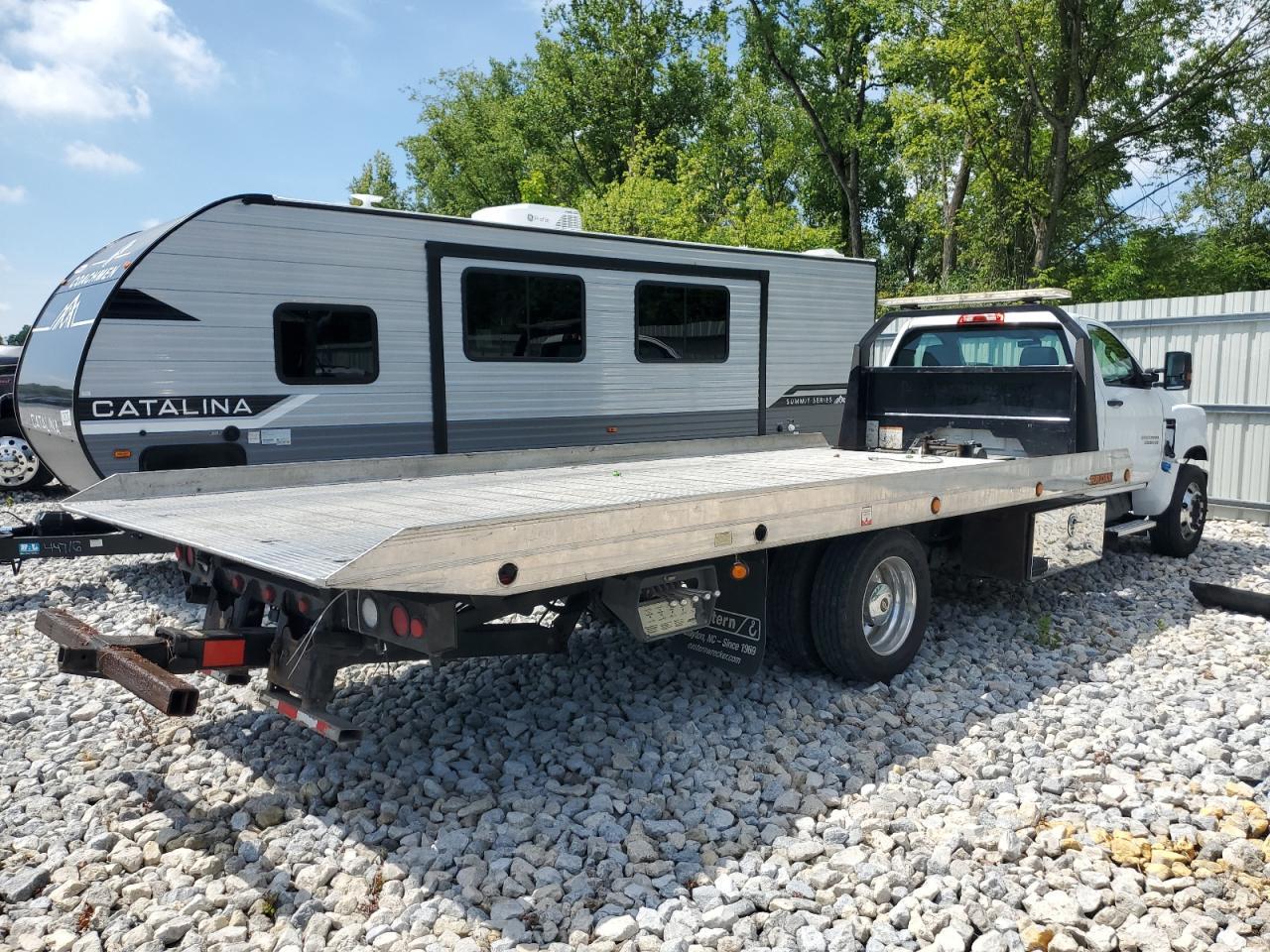 2019 Chevrolet Silverado Medium Duty - Image 3