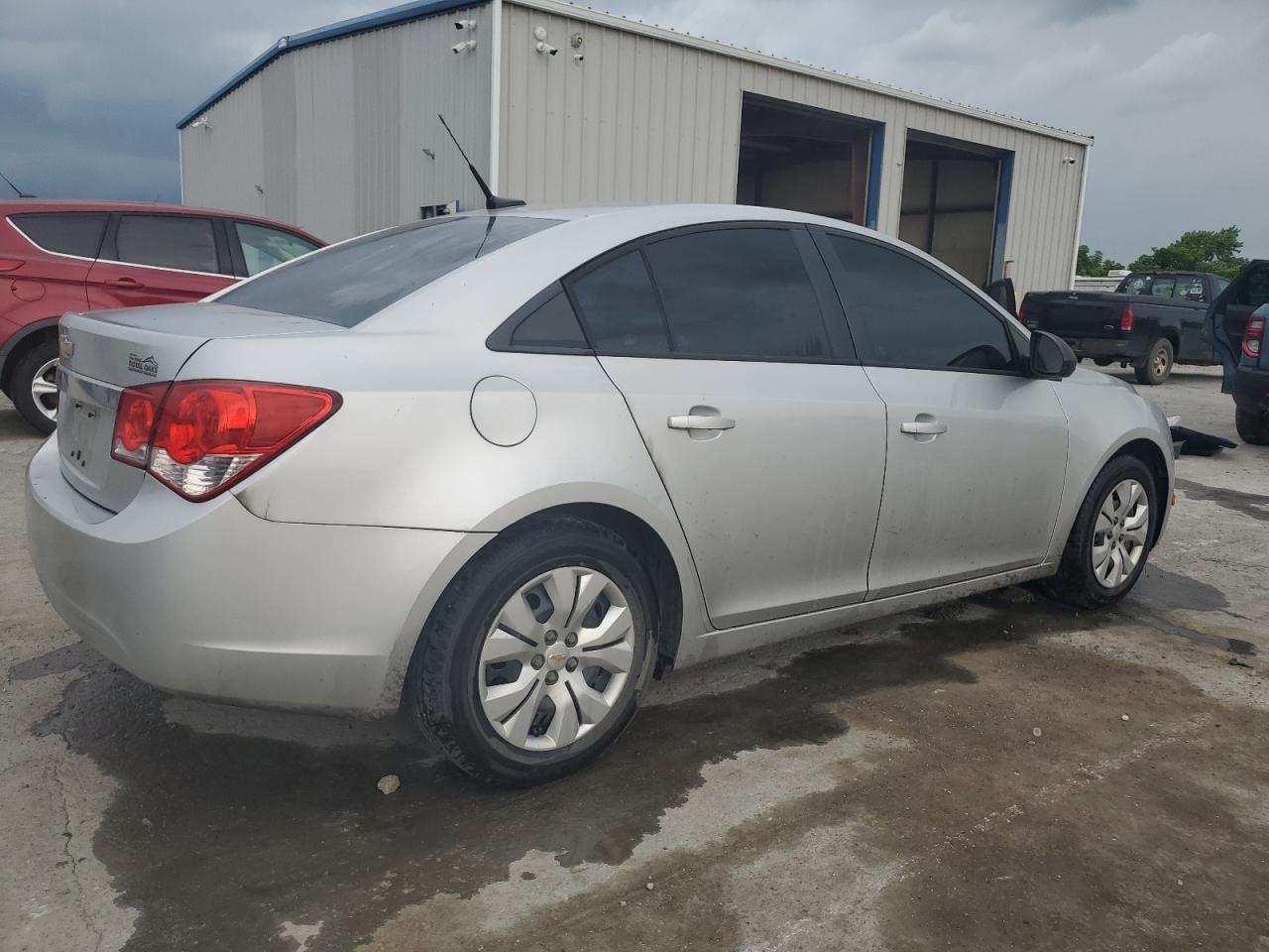 2013 Chevrolet Cruze Ls - Image 3