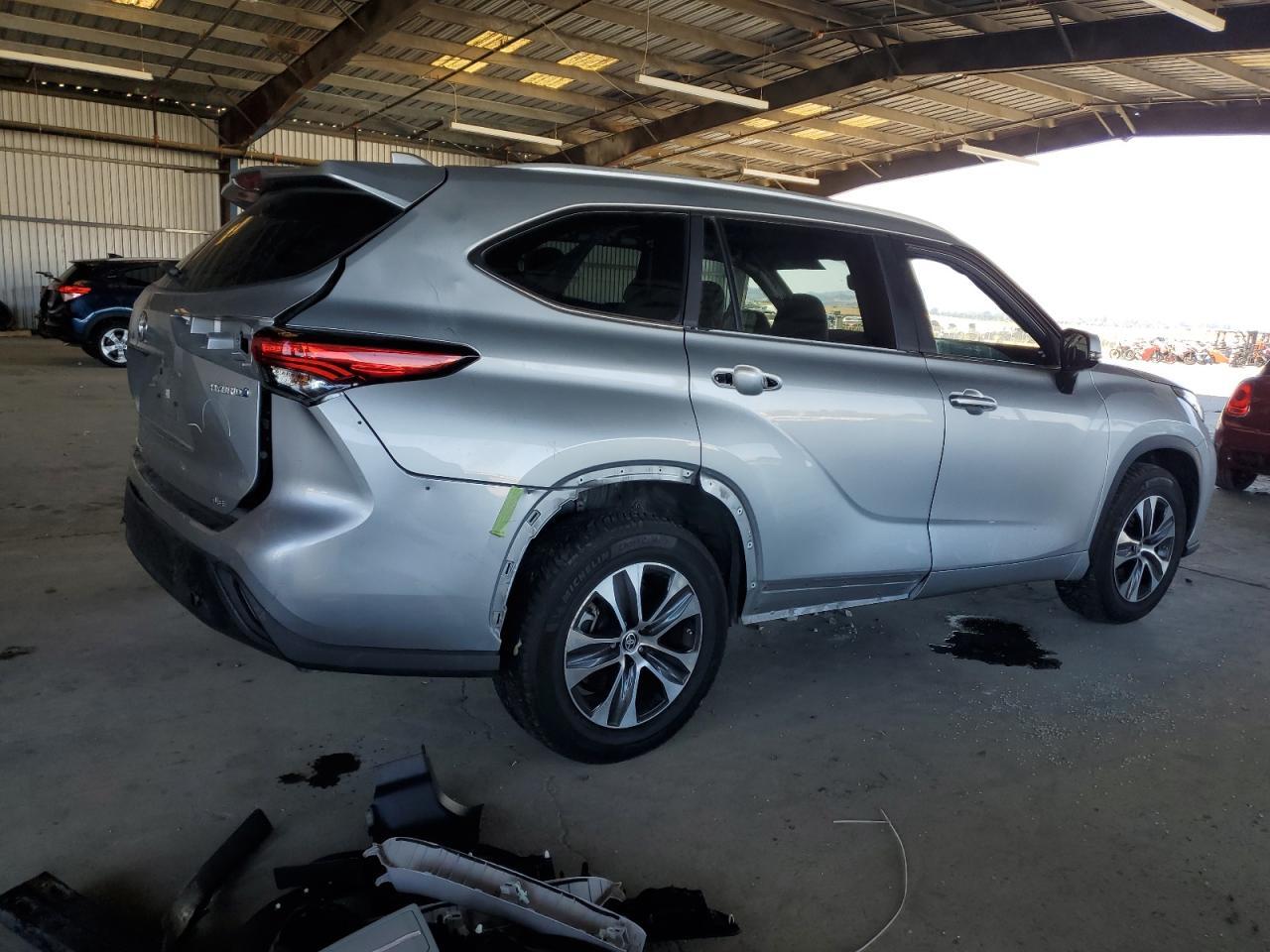 2023 Toyota Highlander Hybrid Xle - Image 3