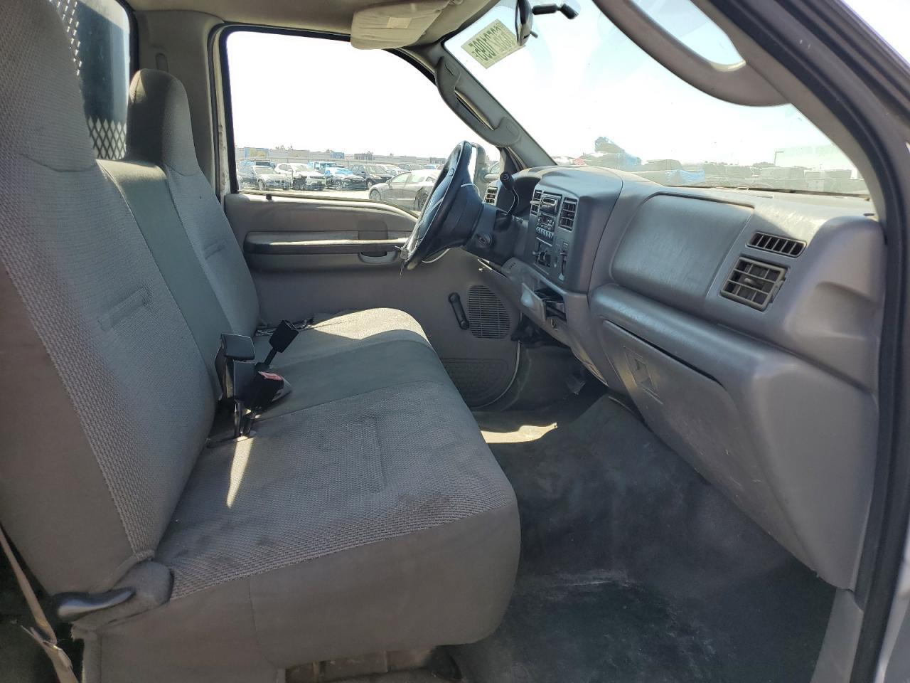 2004 Ford F350 Super Duty - Image 5