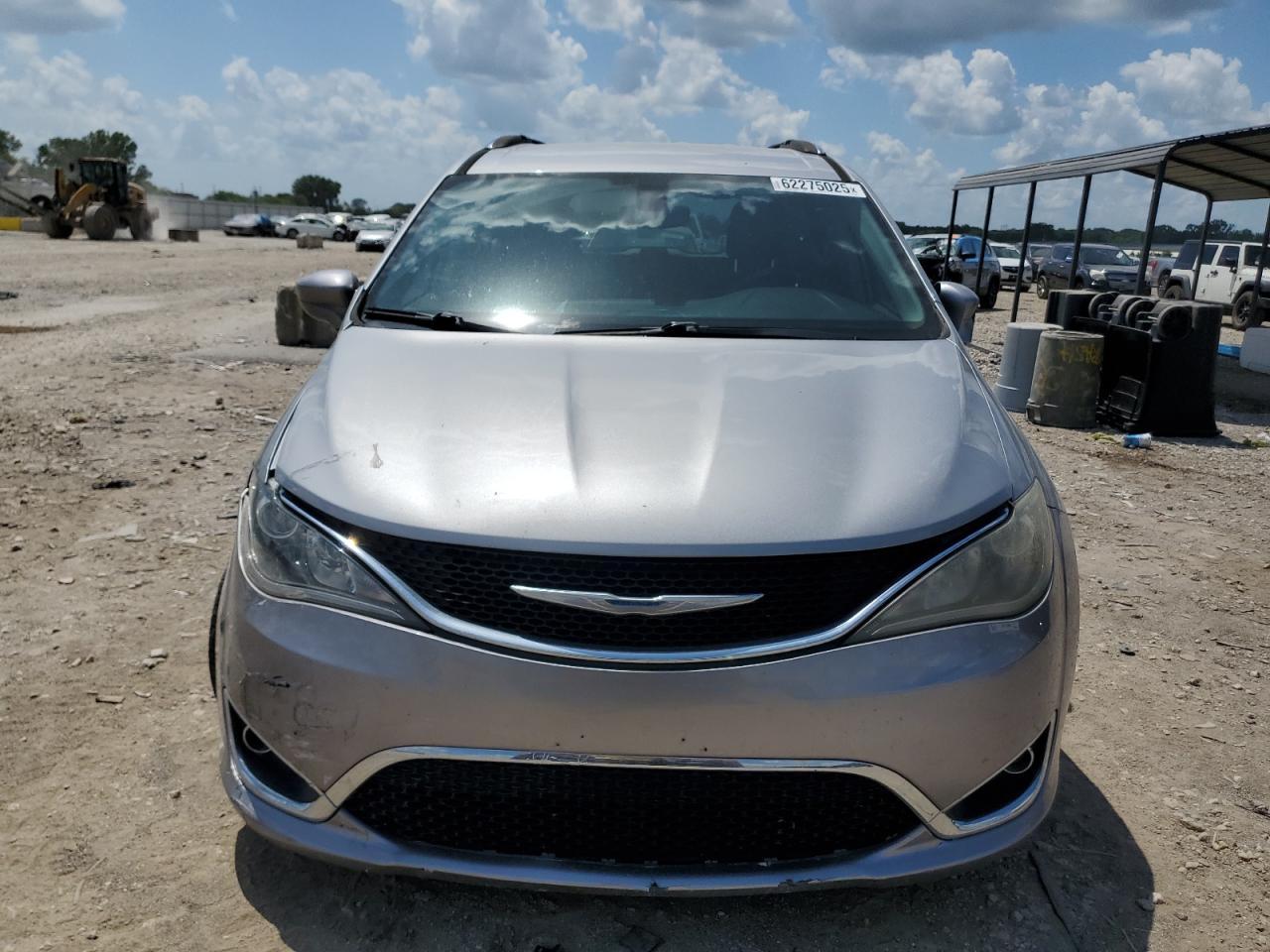 2018 Chrysler Pacifica Touring L - Image 5