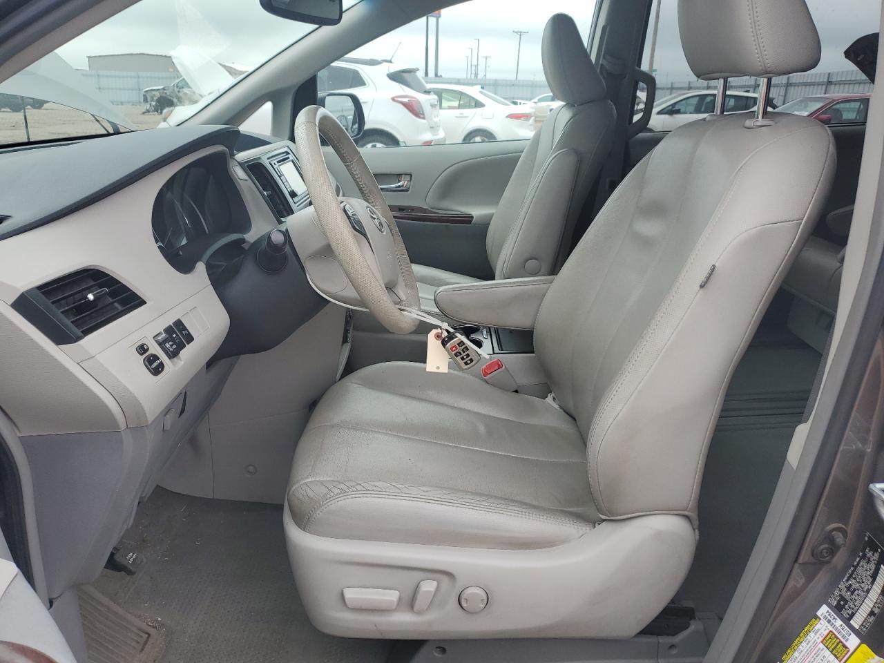 2013 Toyota Sienna Xle - Image 7