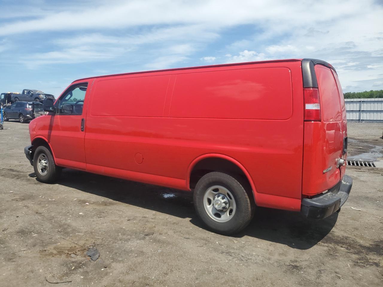 2022 Chevrolet Express G3500 - Фото 2