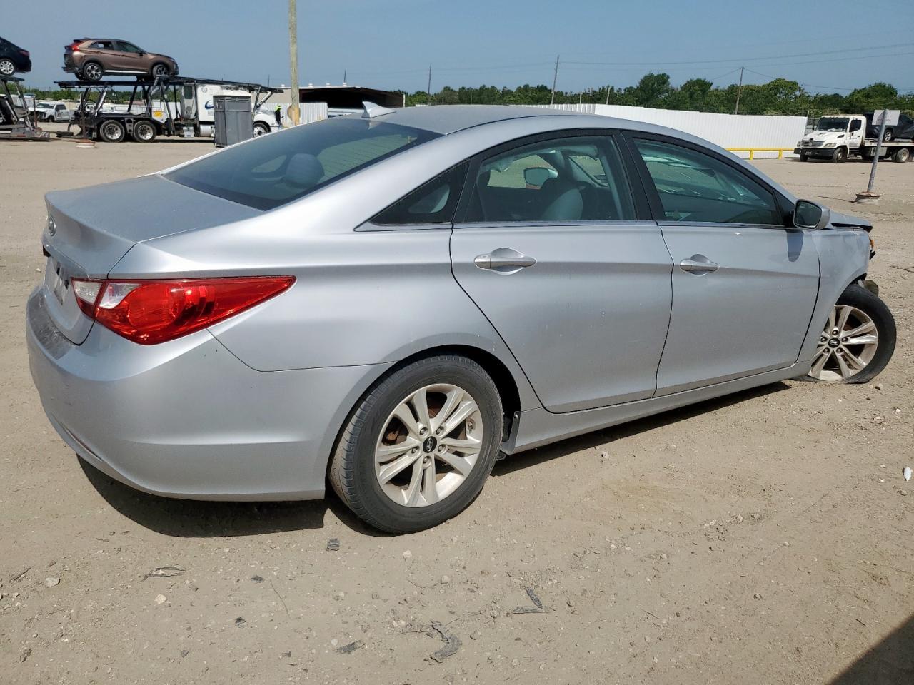 2013 Hyundai Sonata Gls - Image 3