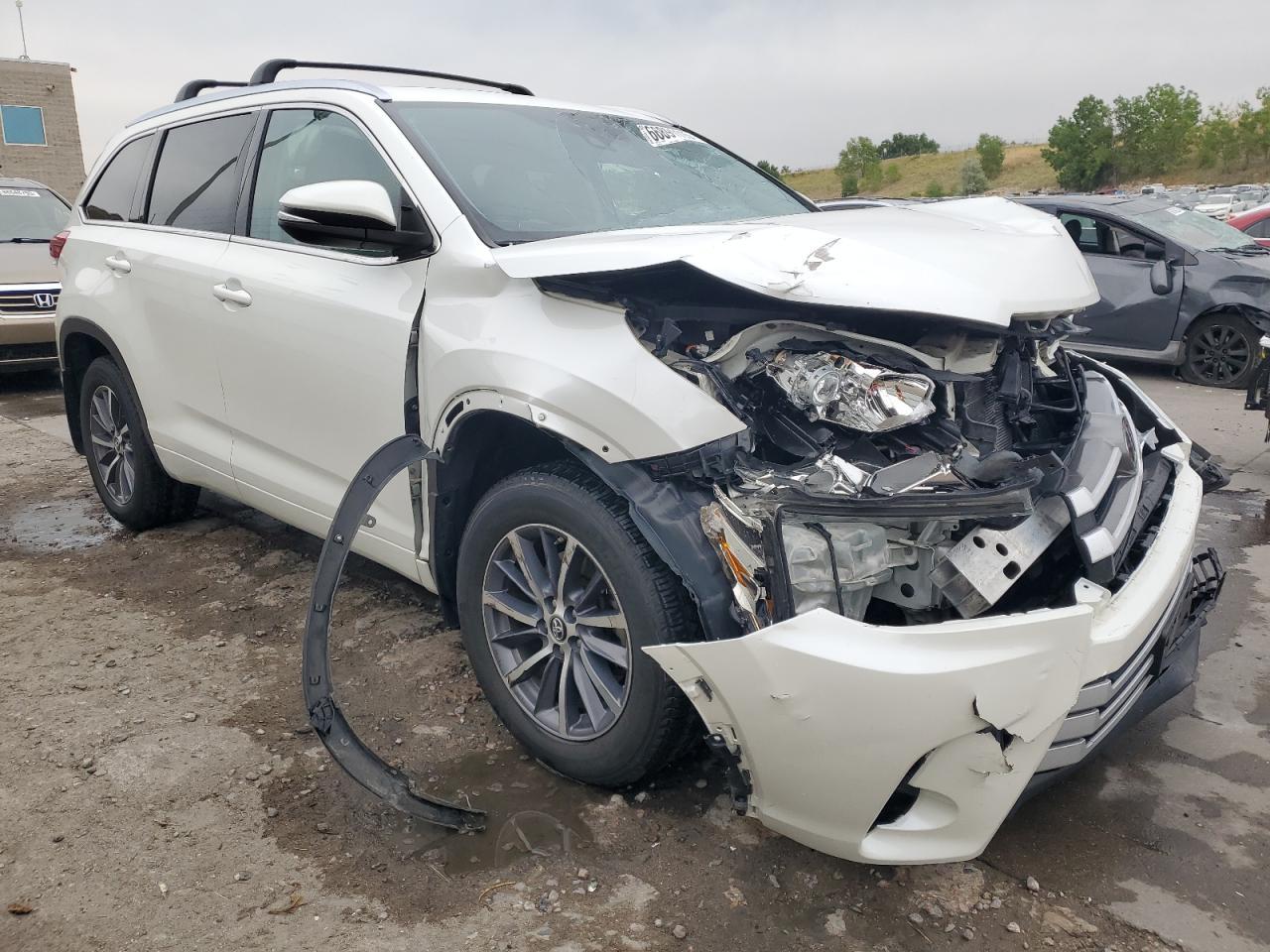 2017 Toyota Highlander Se - Фото 4