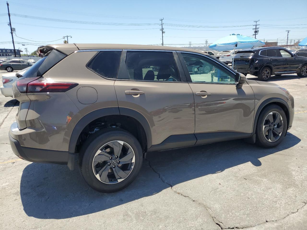 2025 Nissan Rogue Sv - Image 3