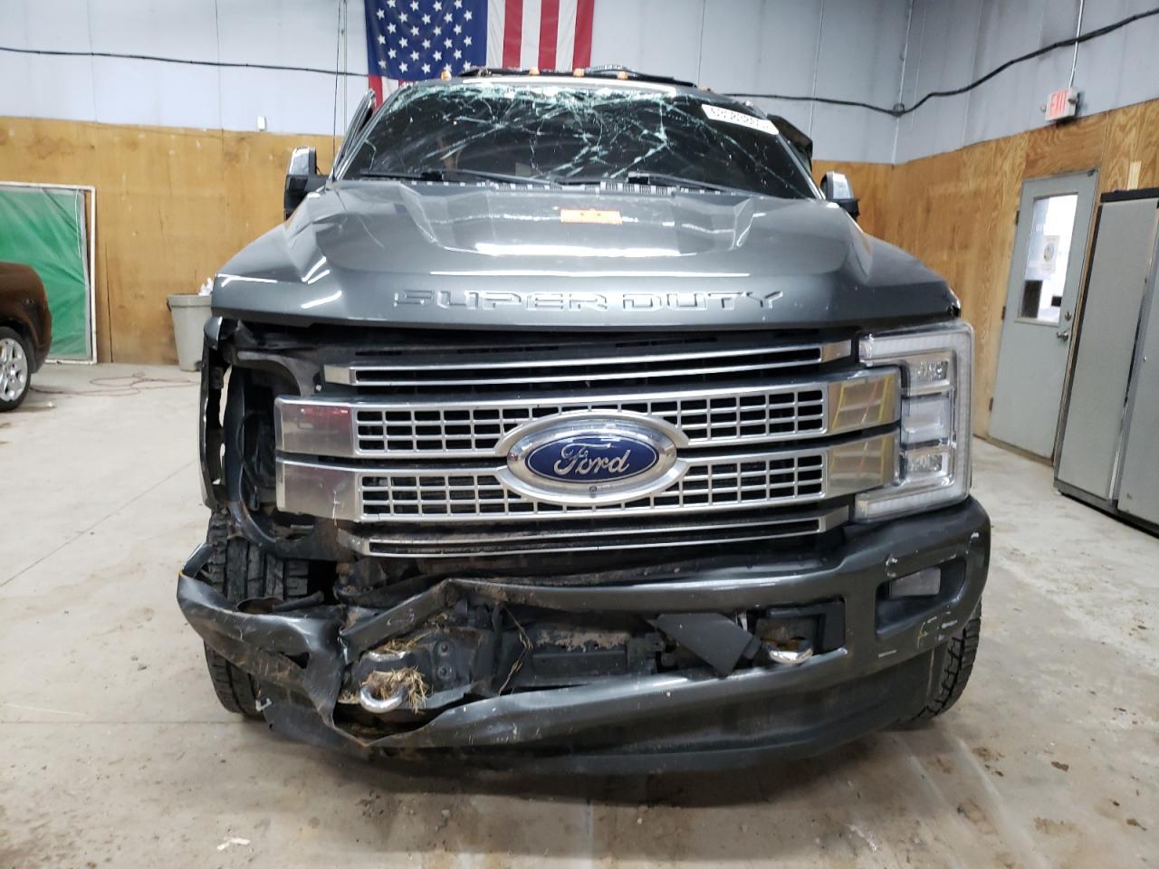 2019 Ford F250 Super Duty - Фото 5