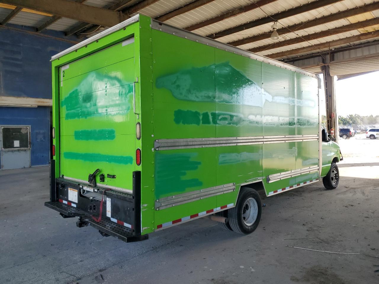 2016 Ford Econoline E350 Super Duty Cutaway Van - Image 3