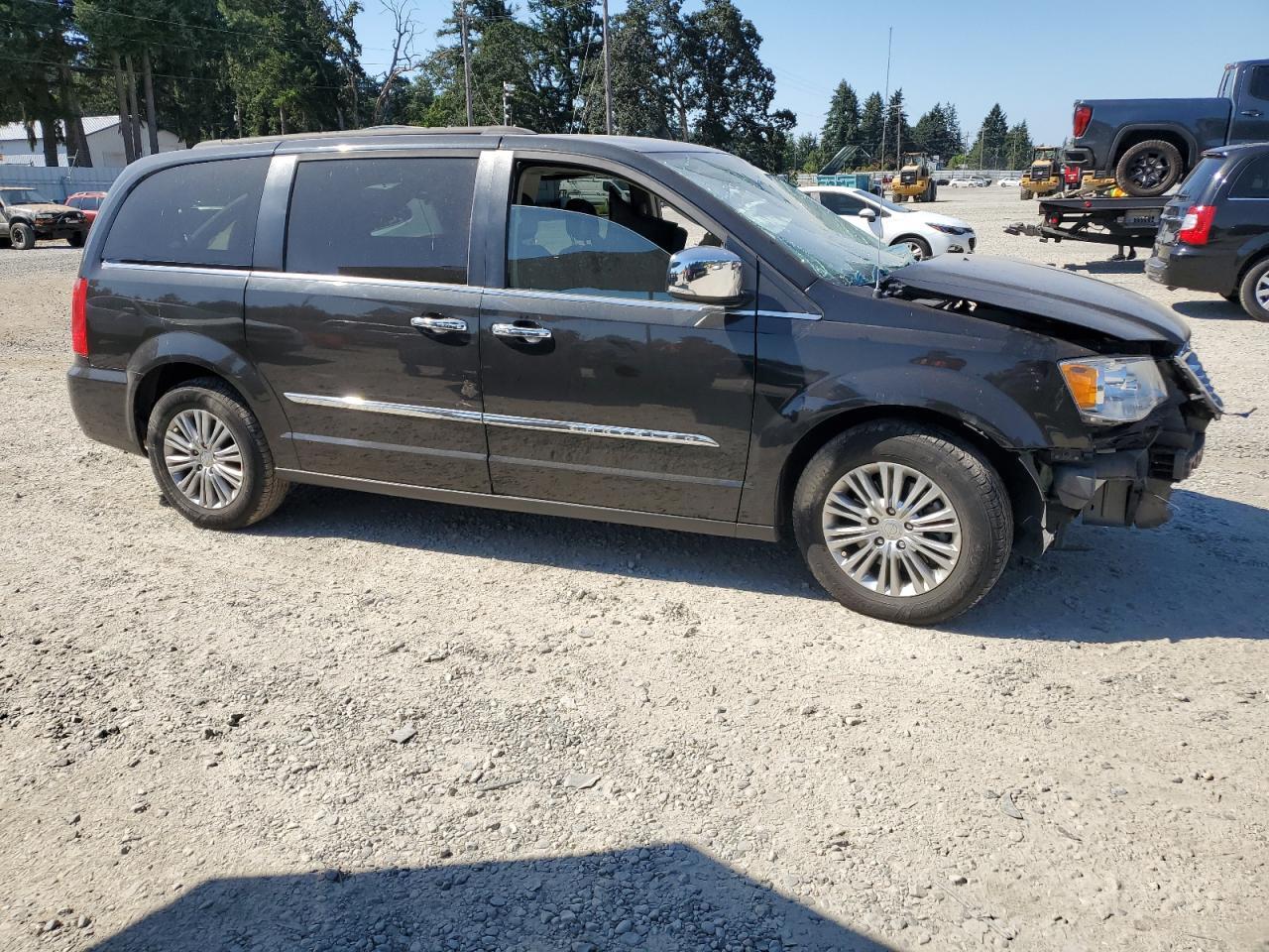 2016 Chrysler Town & Country Touring L - Image 4