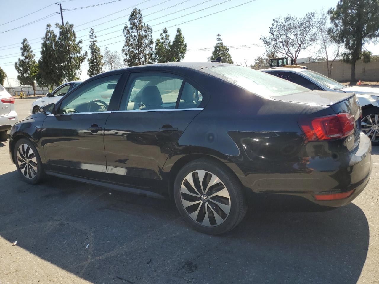 2013 Volkswagen Jetta Hybrid - Image 2