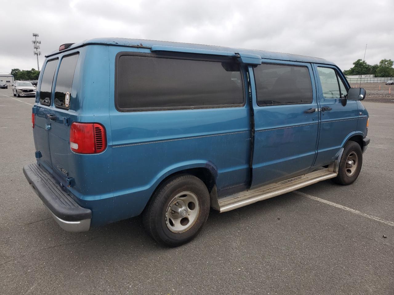 1998 Dodge Ram Wagon B2500 - Image 3