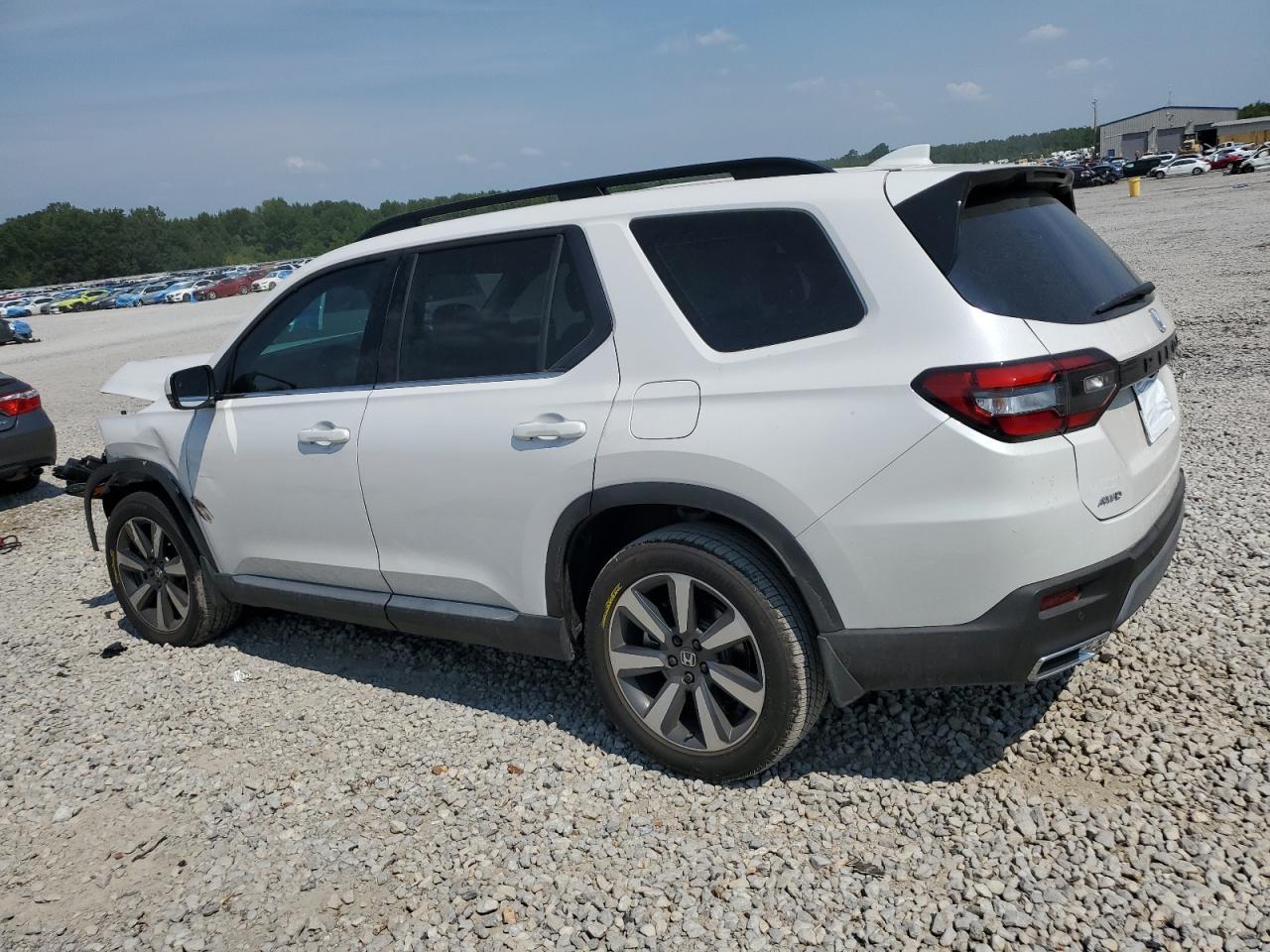 2025 Honda Pilot Touring - Image 2