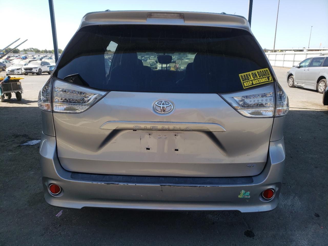 2013 Toyota Sienna Sport - Фото 6