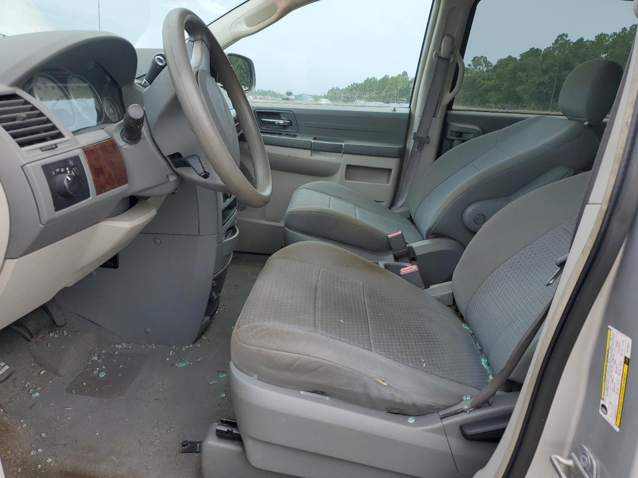 2010 Chrysler Town & Country Lx - Фото 7