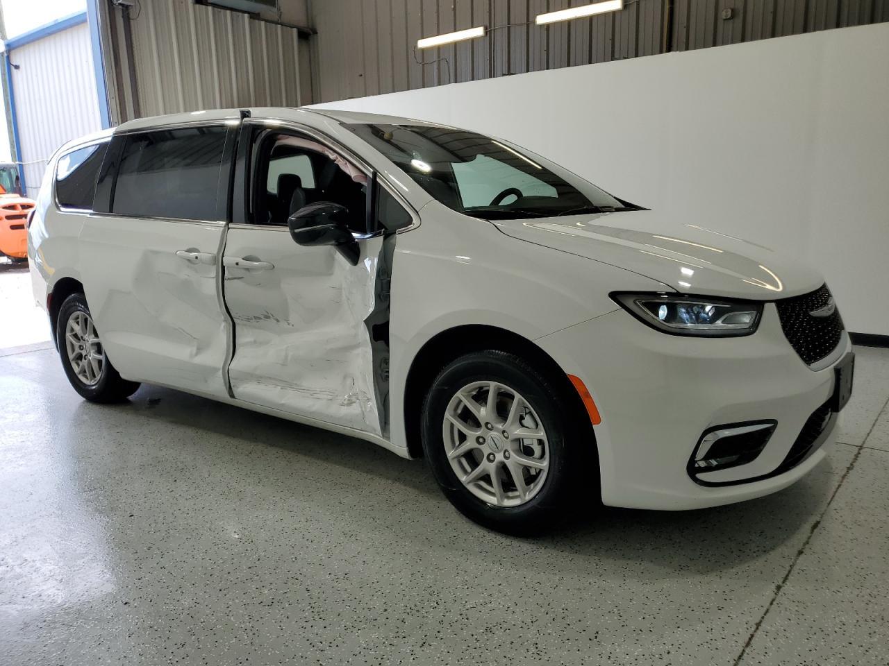 2025 Chrysler Pacifica Select - Фото 4