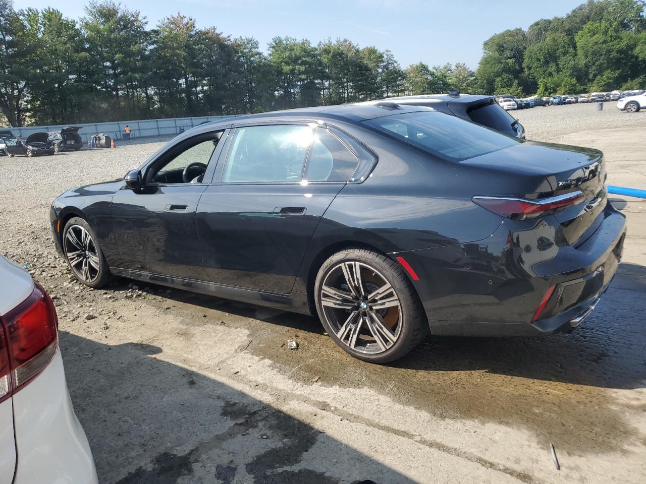 2025 BMW 760 Xi - Image 2