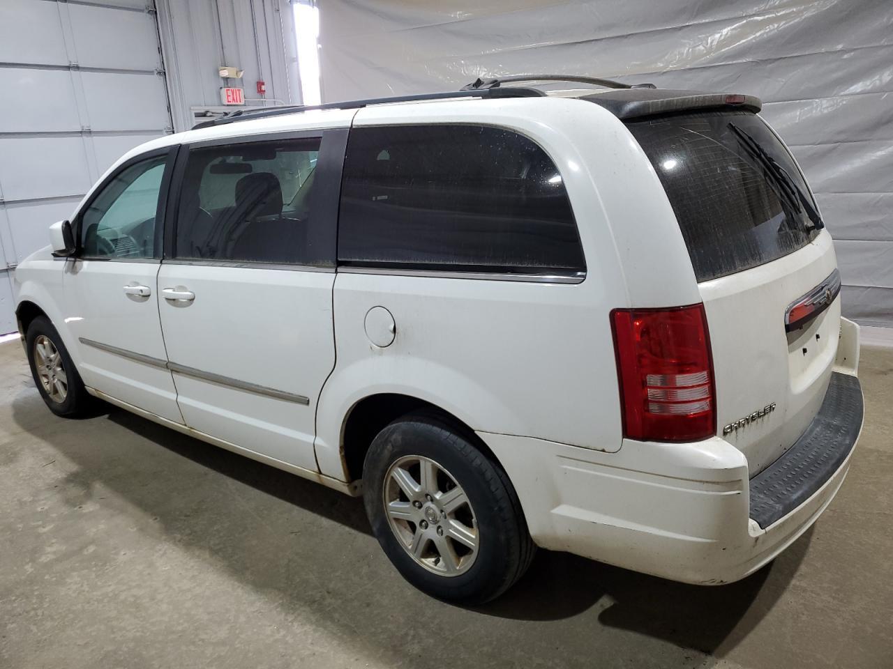 2010 Chrysler Town & Country Touring - Image 2